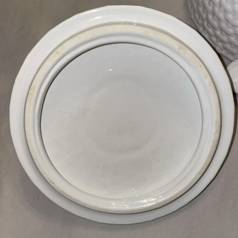 Shell Baker Nantucket Basketweave White Bone China Lidded Handles Vegetable Dish